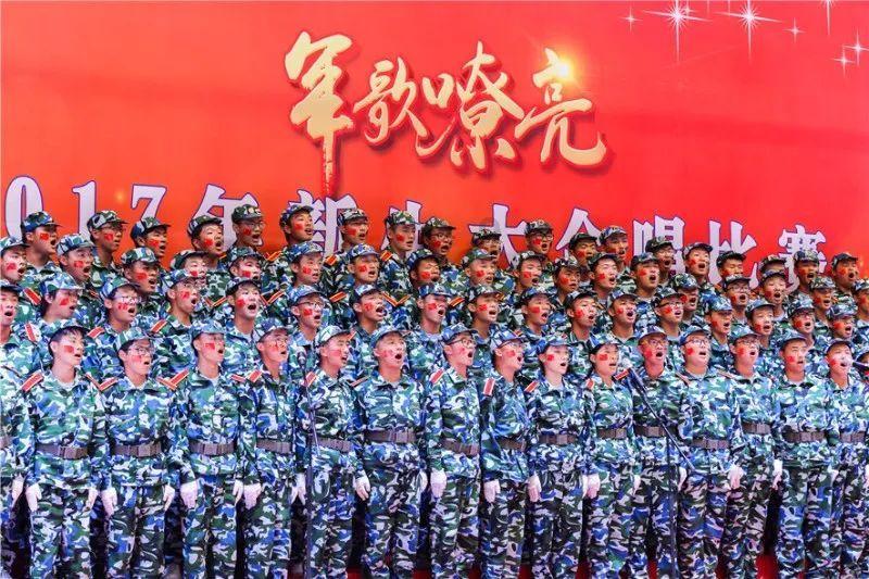 陈建斌带陈晓上门抓嫌犯，为何面带微笑？