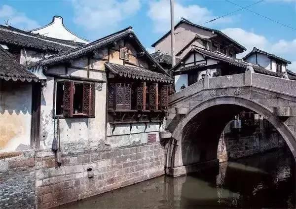 用「自动驾驶充电宝」给新能源车补能,纵目科技推出蚕丛机器人